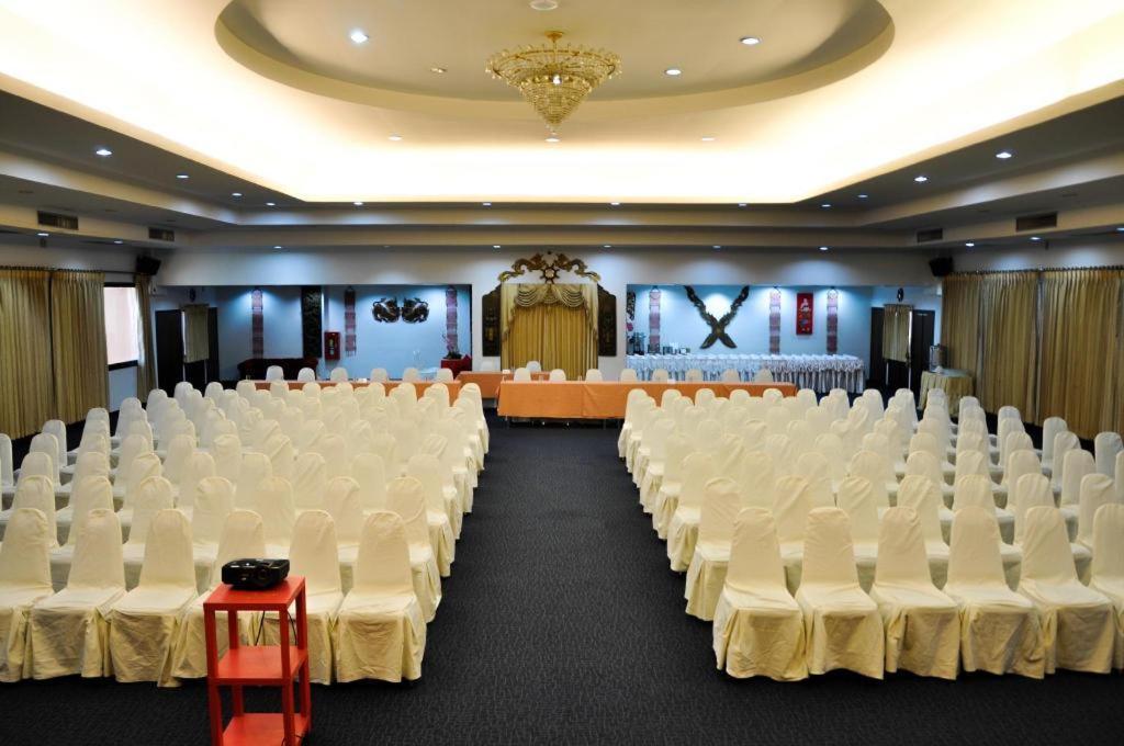 Win Place Hotel Chiang Mai Luaran gambar